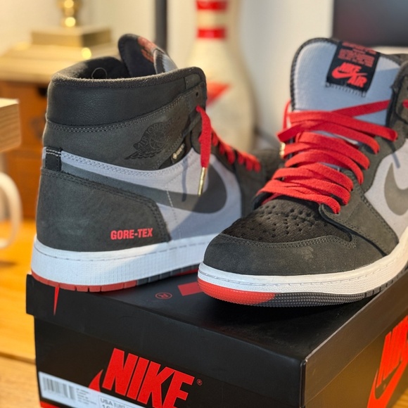 ALMOST NEW - WORN ONCE - MENS 10.5 - AIR JORDAN 1 ELEMENT HIGH - GORE-TEX WTRPRF main image 11